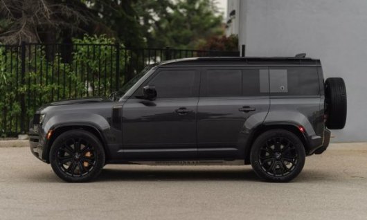 На базе стандартного Defender была создана модель Armored Defender Octa Edition One