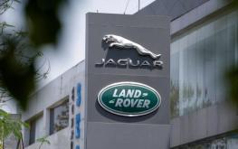 Падение прибыли на 70% вынудило компанию JLR начать увольнения