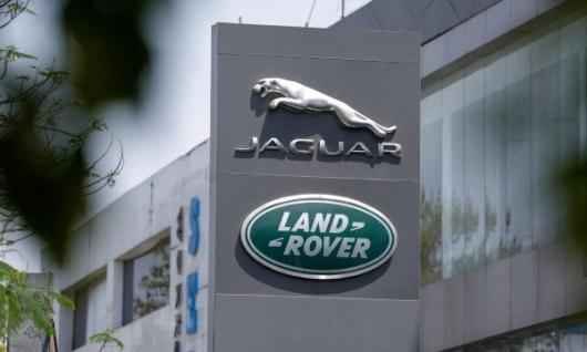 Падение прибыли на 70% вынудило компанию JLR начать увольнения